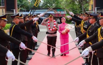 Tradisi Pedang Pora Dan Adat, Iringi Penyambutan Kapolresta Banggai Yang Baru