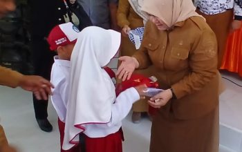 Pemkab Tojo Una-Una Salurkan 7.204 Seragam Gratis untuk Siswa PAUD, SD, dan SMP