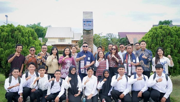 Bupati Delis Antar 10 Putra-Putri Terbaik Morowali Utara ke IT Del, Disiapkan Jadi Ahli Metalurgi