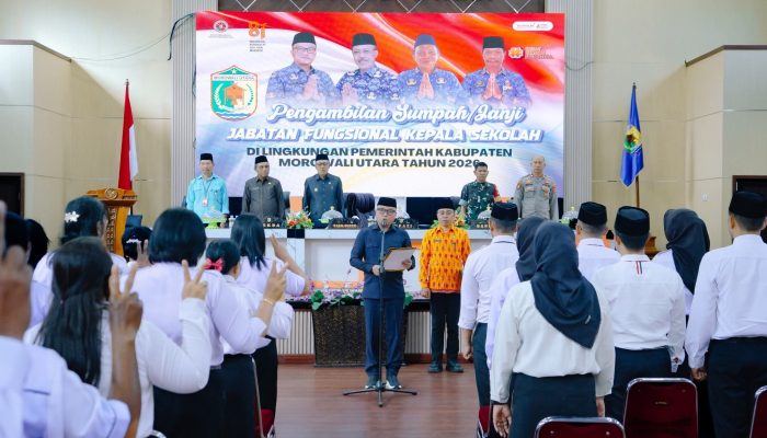 Bupati Delis Lantik 42 Kepala Sekolah, Morut Raih Tingkat Literasi dan Numerasi Nomor Satu se-Sulteng