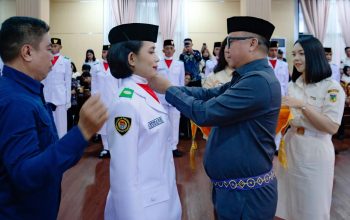 Siap Kibarkan Bendera Merah Putih, Bupati Delis Kukuhkan 30 Anggota Paskibraka Morut 2026