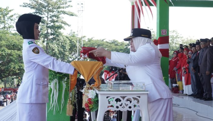 Wabup Surya Pimpin Upacara HUT ke-81 RI di Tojo Una-Una