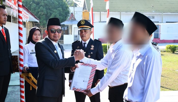 Bupati Tojo Una-Una Serahkan Remisi kepada 176 Warga Binaan Lapas Ampana