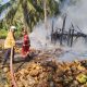Damkarmat Tojo Una-Una Padamkan Kebakaran Tempat Pengering Kelapa di Ampana Kota