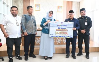 Dihadiri Bupati Amirudin, Dinsos Banggai Salurkan UEP Sejuta Untuk 99 KPM