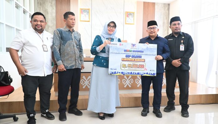Dihadiri Bupati Amirudin, Dinsos Banggai Salurkan UEP Sejuta Untuk 99 KPM