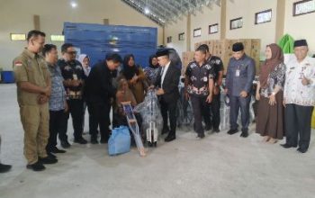 Bupati Banggai Tegaskan Bantuan Sosial Harus Tepat Sasaran, 122 Warga Terima Manfaat