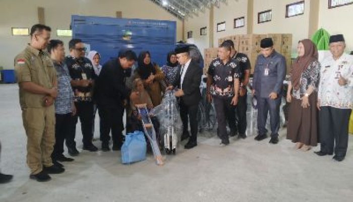 Bupati Banggai Tegaskan Bantuan Sosial Harus Tepat Sasaran, 122 Warga Terima Manfaat