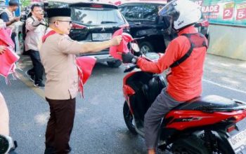 Semarak HUT ke-81 RI, Pemkab Banggai Gelar Gerakan Pembagian 800 Bendera Merah Putih