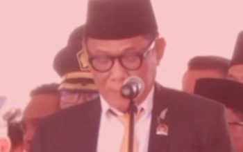 Ketua DPRD Banggai Bacakan Teks Proklamasi, Tampil Penuh Semangat di HUT ke-81 RI