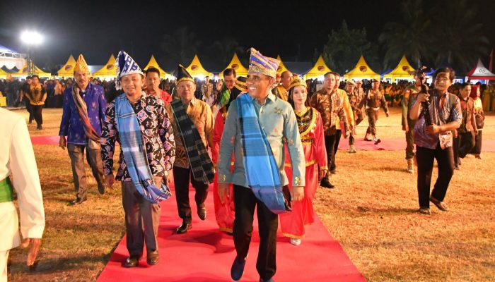 Paling Megah Sepanjang Sejarah! Gubernur Anwar Hafid Tabuh Gendang Sambut Gelaran Spektakuler Festival Bakulupi Touna 2026