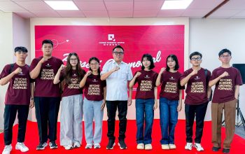 Bupati Delis Lepas Delapan Pemuda Morowali Utara Kuliah ke China, Bekal SDM Untuk Perkuat Investasi