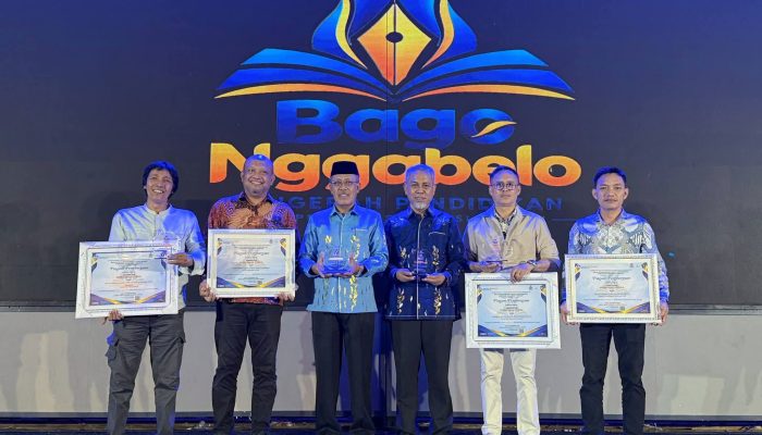 Dua Kali Terbaik I, Wabup Djira Terima Langsung 4 Penghargaan Pendidikan Untuk Morut