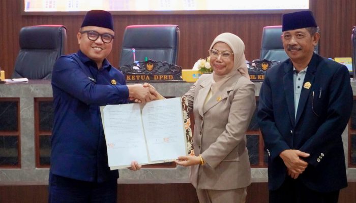 Hadiri Rapat Paripurna, Bupati Delis Bersama Ketua DPRD Warda Dg Mamala Sepakati Anggaran Perubahan APBD TA 2026