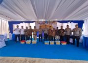 Kapolda Sulteng Serahkan 100 Paket Bansos Untuk Masyarakat Petasia Bersaudara