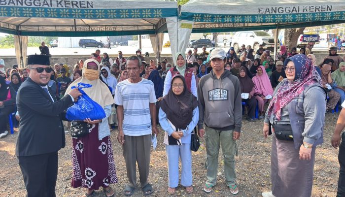Pemprov Sulteng dan Pemkab Banggai Salurkan 4.000 Paket Sembako, “Berani Berbagi”