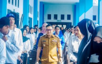 Buka Kuliah Umum Untika Luwuk, Bupati Amirudin Dorong Mahasiswa Kembangkan Potensi Diri