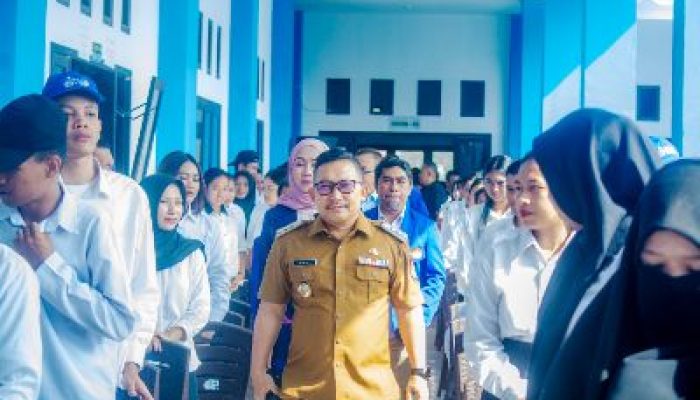 Buka Kuliah Umum Untika Luwuk, Bupati Amirudin Dorong Mahasiswa Kembangkan Potensi Diri