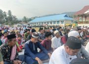 Mohon Pertolongan Pemilik Jagat Raya, Pemerintah dan Masyarakat Tojo Barat Gelar Salat Istisqa di Lapangan Tu’a Mulangke