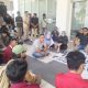 Duduk Melantai Tanpa Sekat, Ketua DPRD Banggai Tampung Aspirasi Mahasiswa Dari Karhutla Hingga Parkir RSUD