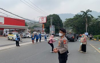 Polresta Banggai dan BPBD Bagikan 5 Ribu Masker Untuk Lindungi Warga Dari Kabut Asap