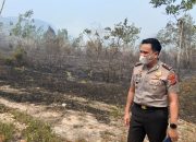 Kapolres Morowali Utara Turun Langsung Pantau Pemadaman Kebakaran Hutan di Desa Lemboroma