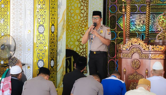 Melalui Jumat Keliling, Kapolresta Banggai Ajak Masyarakat Jaga Persatuan dan Cegah Tawuran