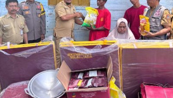 Pemda Banggai Gerak Cepat Salurkan Bantuan Bagi Korban Kebakaran di Desa Uwedikan