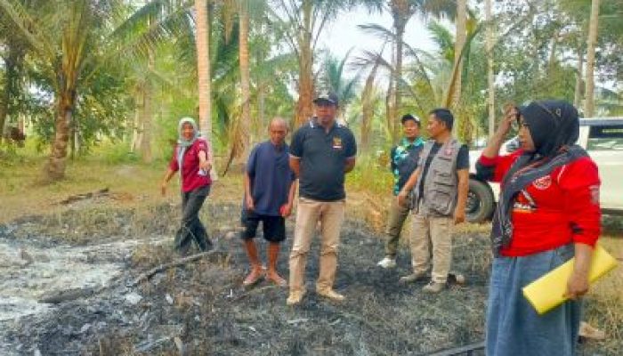 Dinsos SIGAP! Bupati dan Wakil Bupati Banggai, Gerak Cepat Salurkan Bantuan Bagi Lansia Korban Kebakaran di Masama