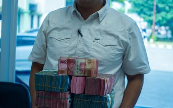 Kejaksaan Negeri Palu Fasilitasi Pengembalian Uang Ganti Rugi Rp950 Juta Kasus Penggelapan Tanah